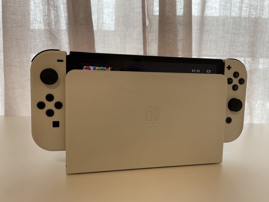 Продам Nintendo Switch OLED