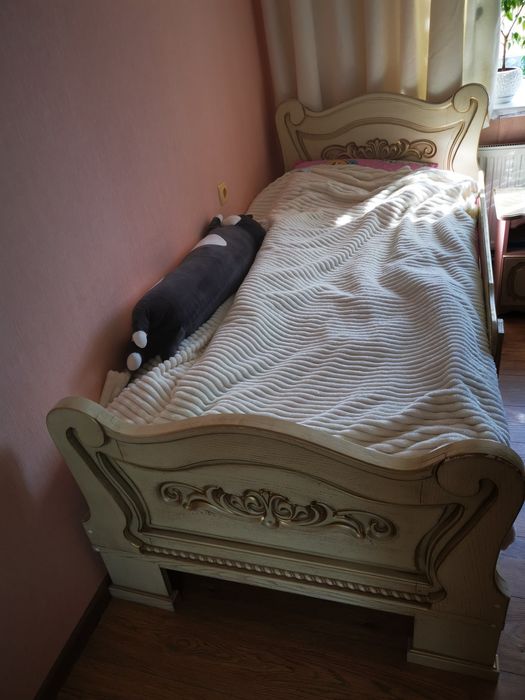 Ліжко повністю  дерев'яне