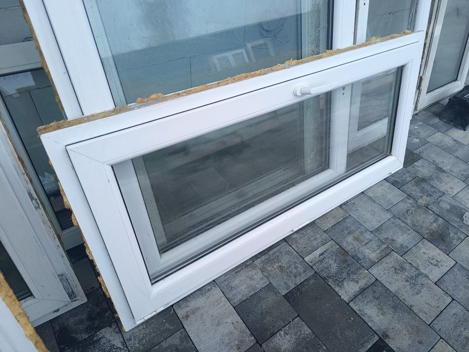 Okno 147x65 uchylne poziome plastikowe białe