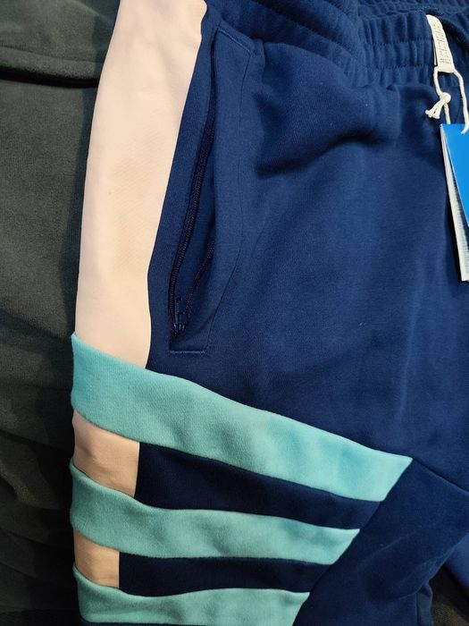 Продам шорти Adidas!