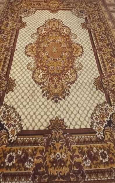 Килим, в дуже хорошому стані ,