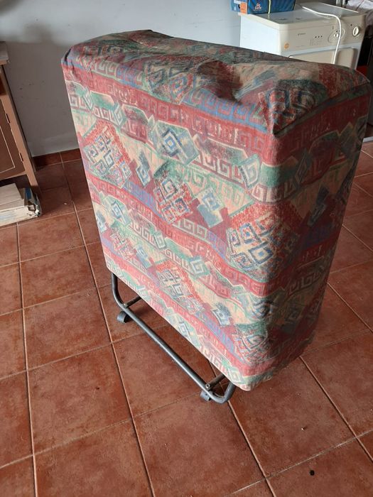 Colchao-Cama Solteiro em bom estado