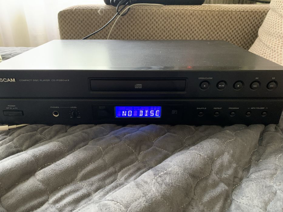 Продам Tascam CD-P1260mk2