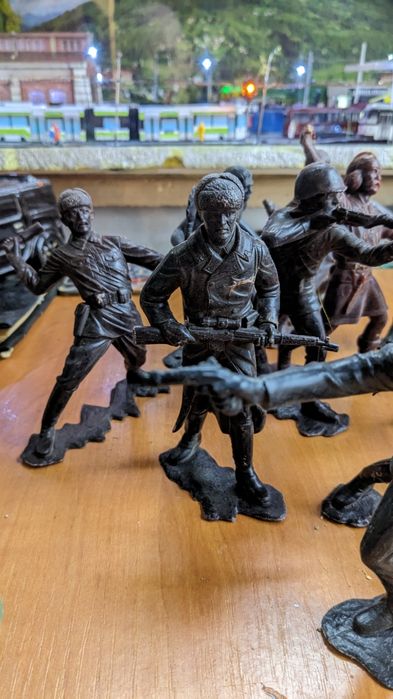 Винтажные фигурки военных и людей