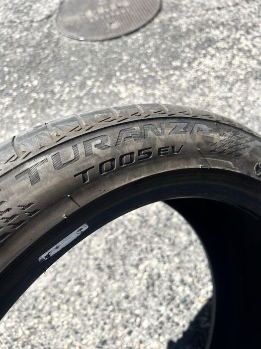 235/45/18 Bridgestone 4 pneus