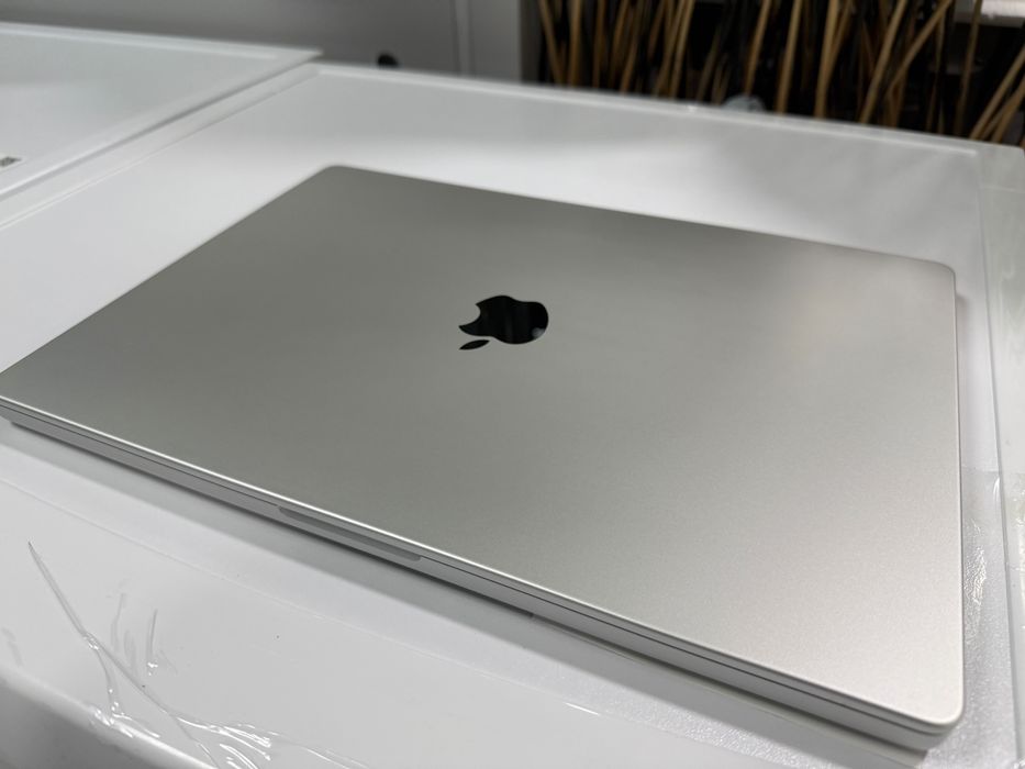 MacBook Pro 16" M2 Pro - 16GB RAM - 1 TB (PRATICAMENTE NOVO)