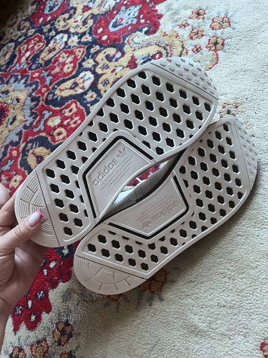 Кросівки Adidas NMD_R1 V2 white H02537