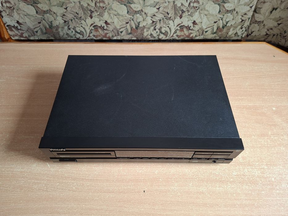 Яркий проигрыватель CD Philips CD604,работоспособность 100%,гарантия!