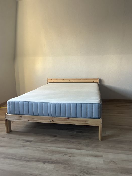 CAMA com Colchao ikeia  195x143 (colchao 20cm altura)