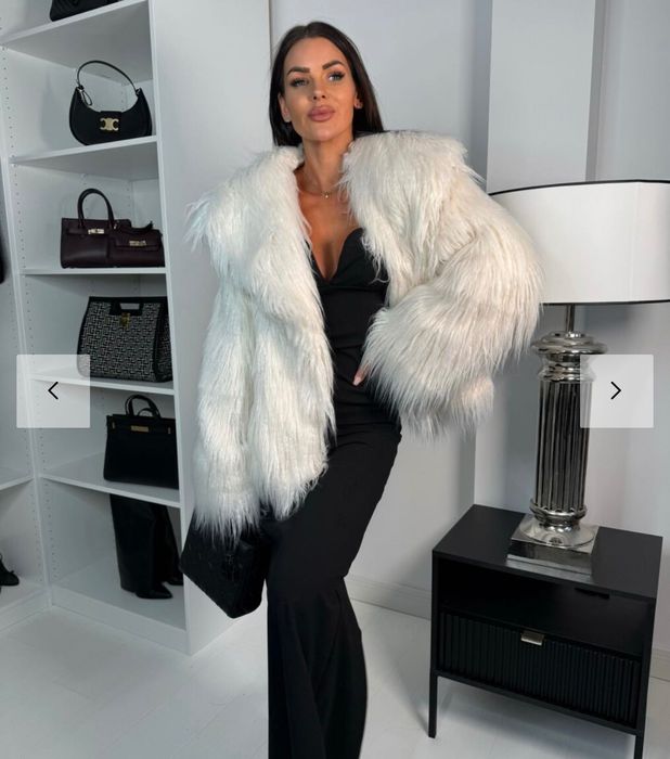 Futerko 40 L Varlesca Cocomore ecru futrzak lama z kołnierzem oversize