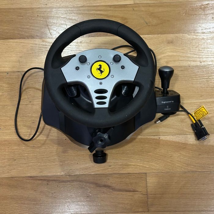 Guillemot/ Ferrari Force Feedback Racing Wheel  (c/ Pedais)