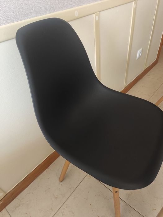 Mesa Ikea com cadeiras