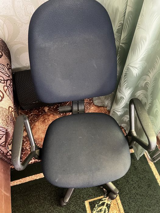 Крісло офісне стілець копʼютерний