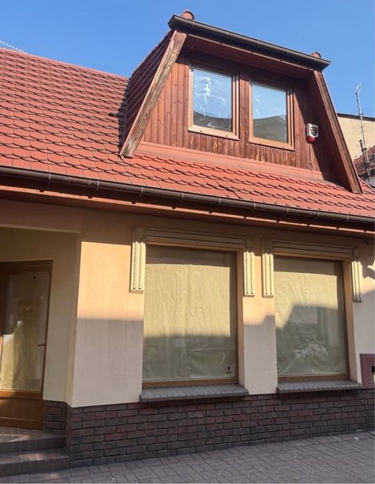 budynek uslugowy na ulicy 1 Maja w Gostyniu deptak centrum