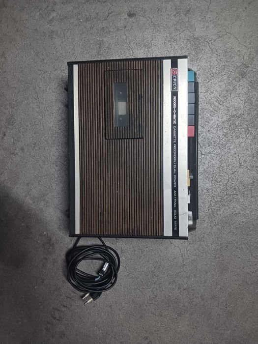 Rádio antigo castanho