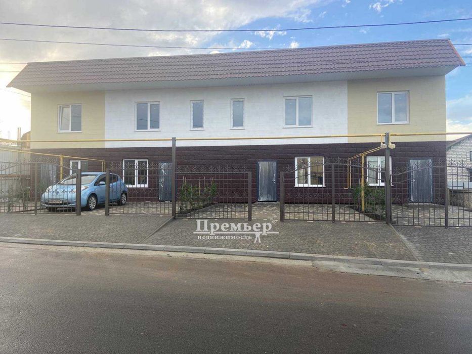 У продажу таунхаус нової споруди.