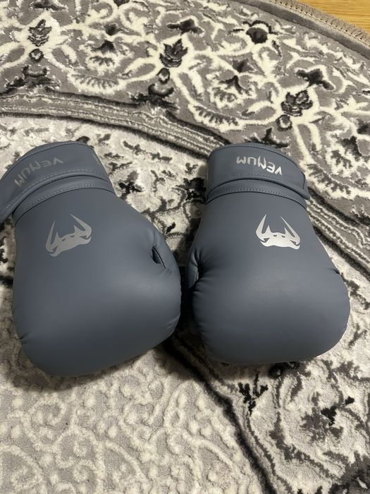 Перчатки Venom 14 OZ