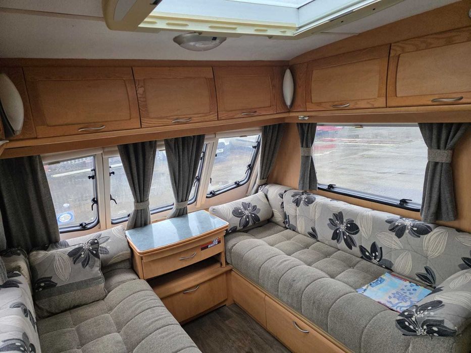 Caravana inglesa Lexon duplo rodado