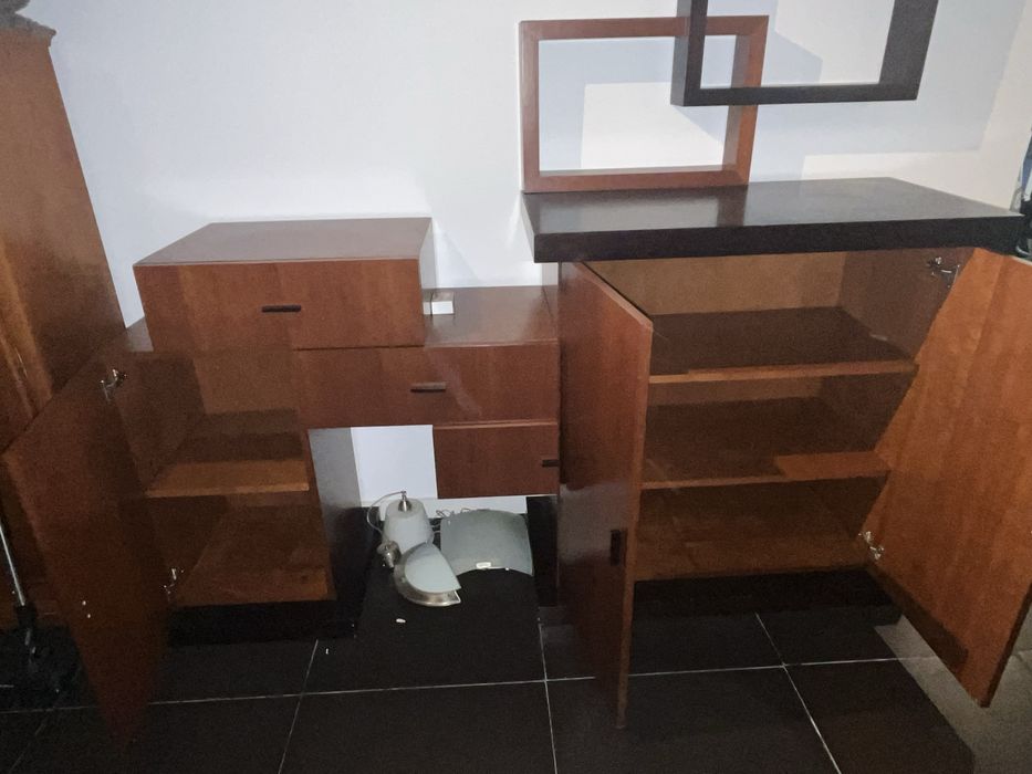 Conjunto de dois aparadores e um movel de tv em wengue