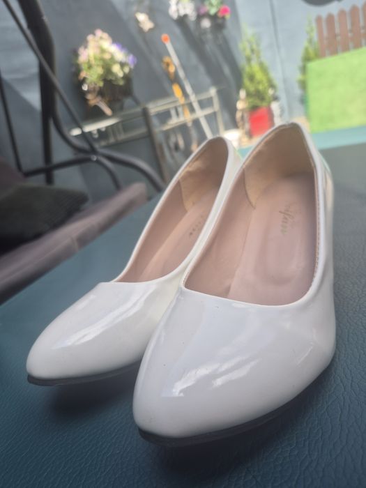 Buty damskie na lekkim obcasie