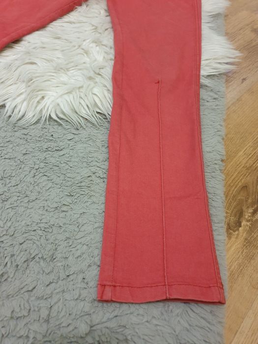 Spodnie malinowe Bershka