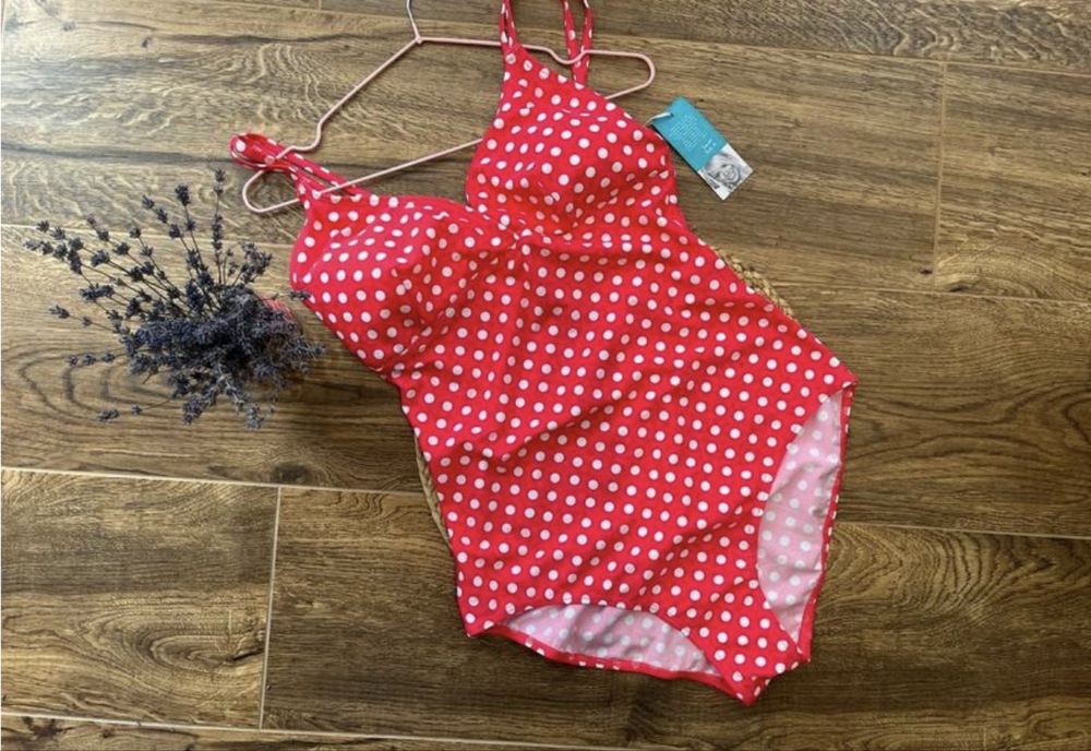 Суцільний малиновий купальник в горох