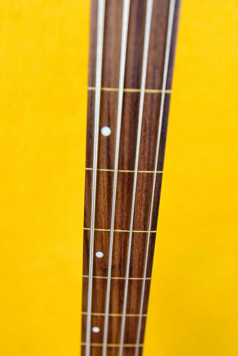 Gitara basowa Cort (fretless)