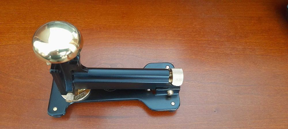 Agrafador e furador de mesa El Casco