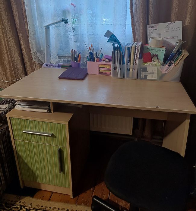 Стіл комп'ютерний, письмовий, шкільний