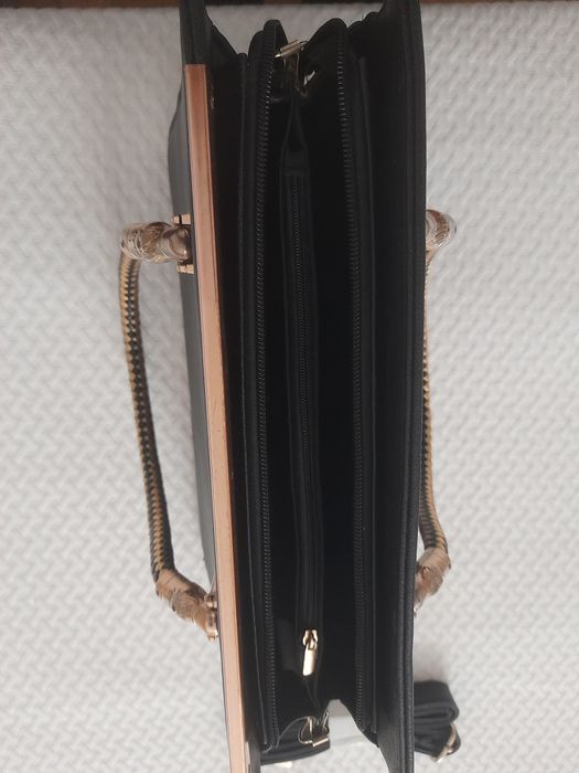 Bolsa em pele com dourados