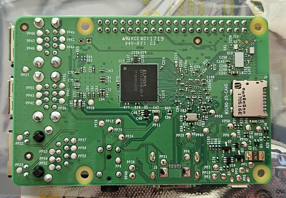 Raspberry Pi 3 Model B нова, made in UK, оригінал. Корпус оригінальний Raspberry 3 Case