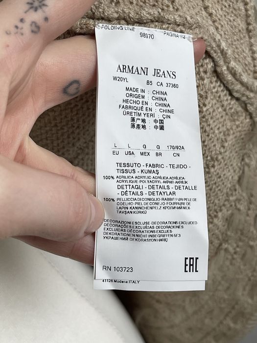 Poncho Armani Jeans beżowe z futrem eleganckie wiosenne na wiosnę