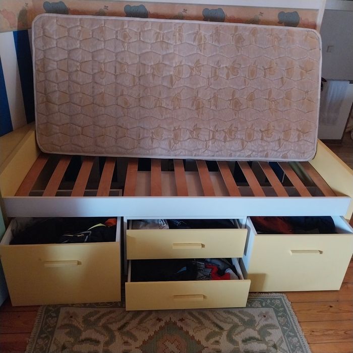 Cama de solteiro com colchão