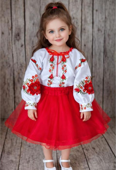 Вишиванки костюм маки, червона вишивка, білий габардин