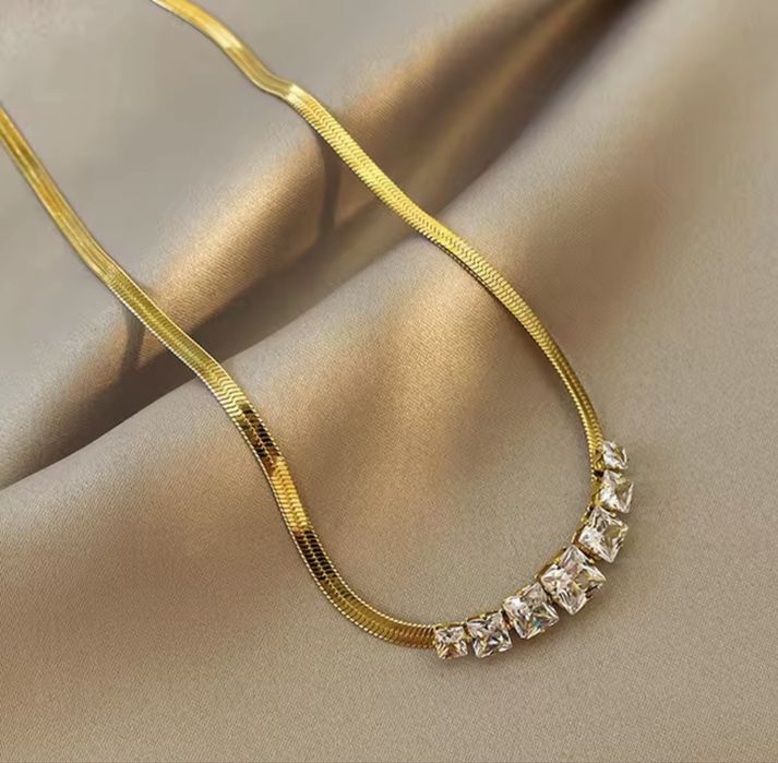 Łańcuszek celebrytka stal chirurgiczna .