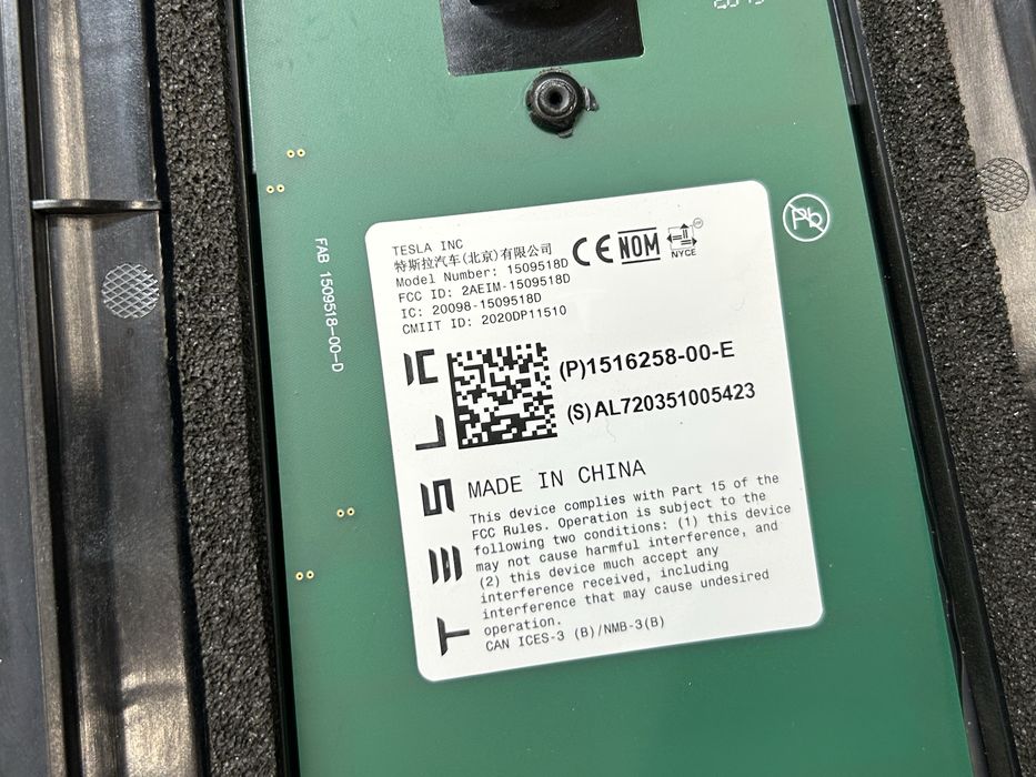 Накладка стойки с камерой левая правая Tesla Model 3 / Y