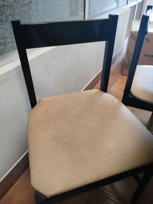 Mesa extensível e cadeiras em Madeira maciça