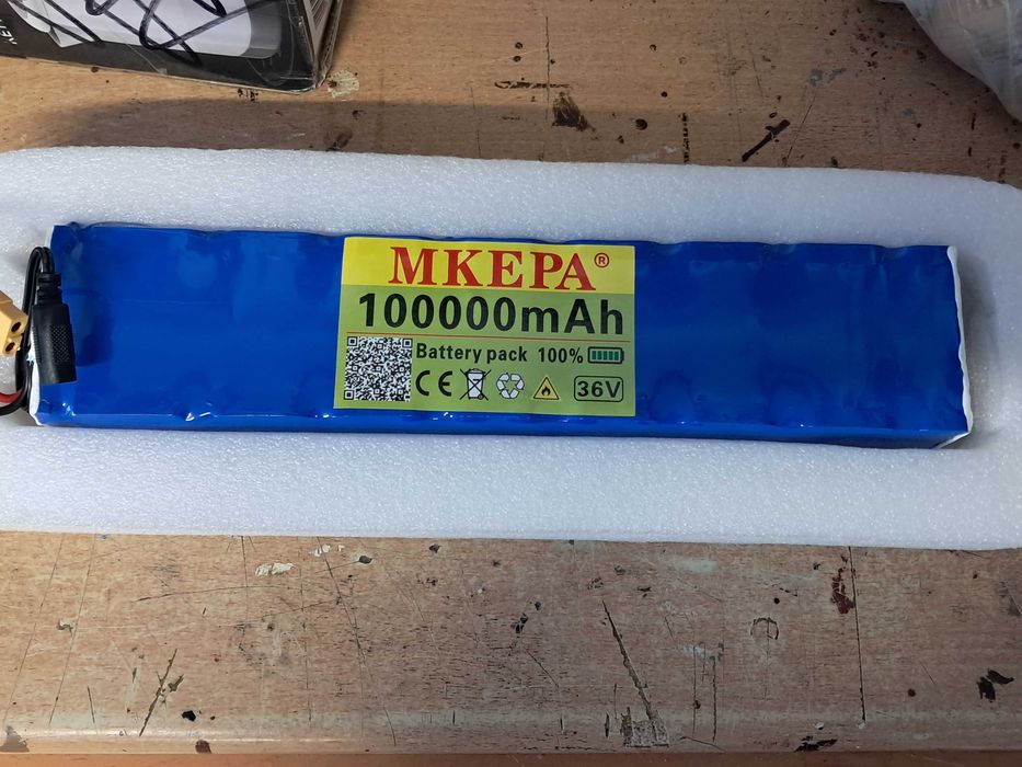 nowa bateria do roweru/hulajnogi elektrycznych. Na pewno ma 36 V