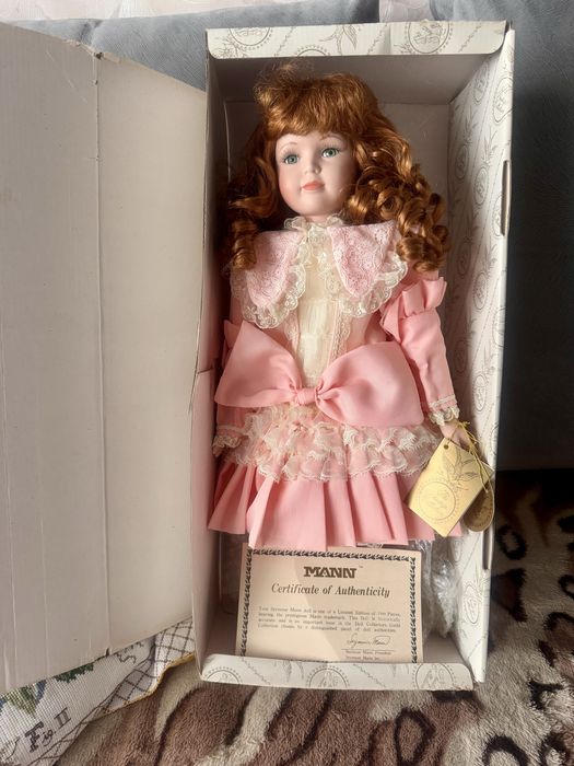 Порцелянова, фарфорова лялька