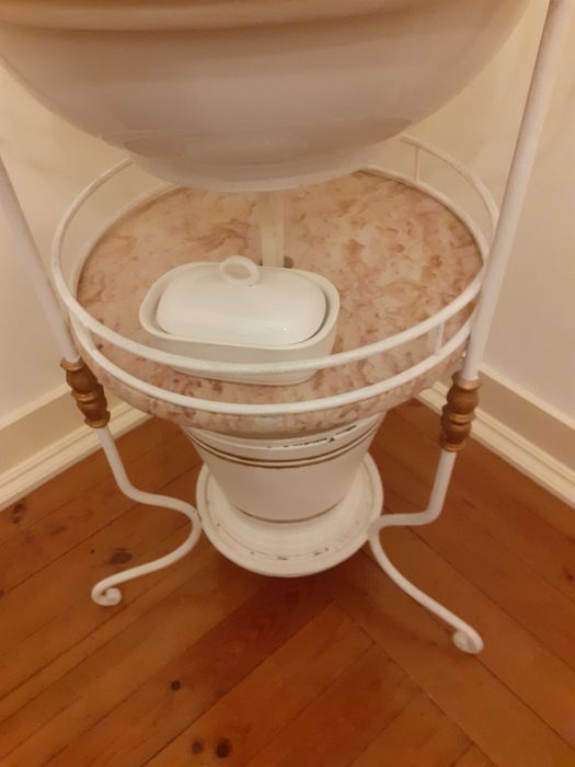 Antigo lavatório de quarto