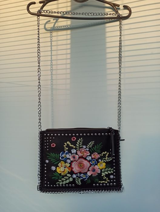 Сумка с вышивкой