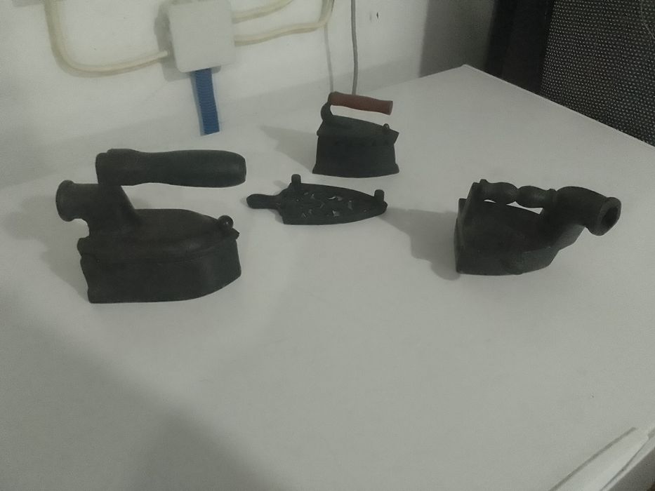 Antiguidades Ferros de engomar antigos miniaturas em ferro