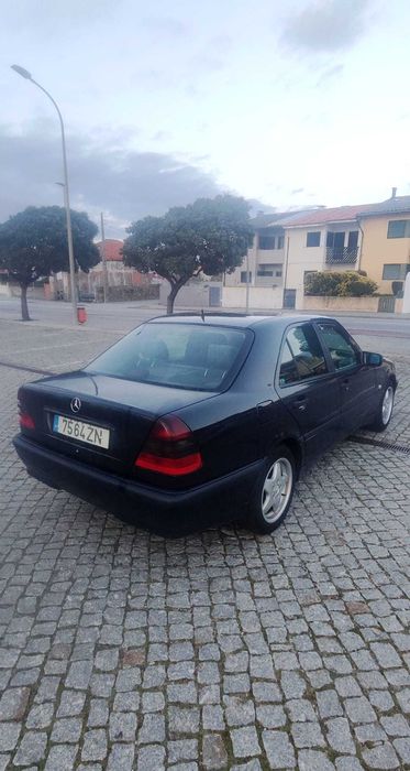 Vendo Mercedes C220 caixa automática