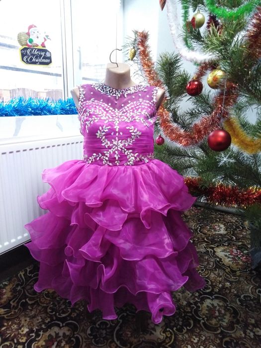 Сукня Плаття у відмінному стані на  7-11років