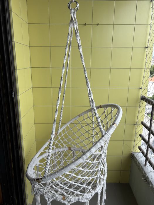 Baloiço suspenso de macramé