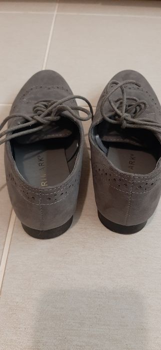 Sapato estilo Oxford cinza