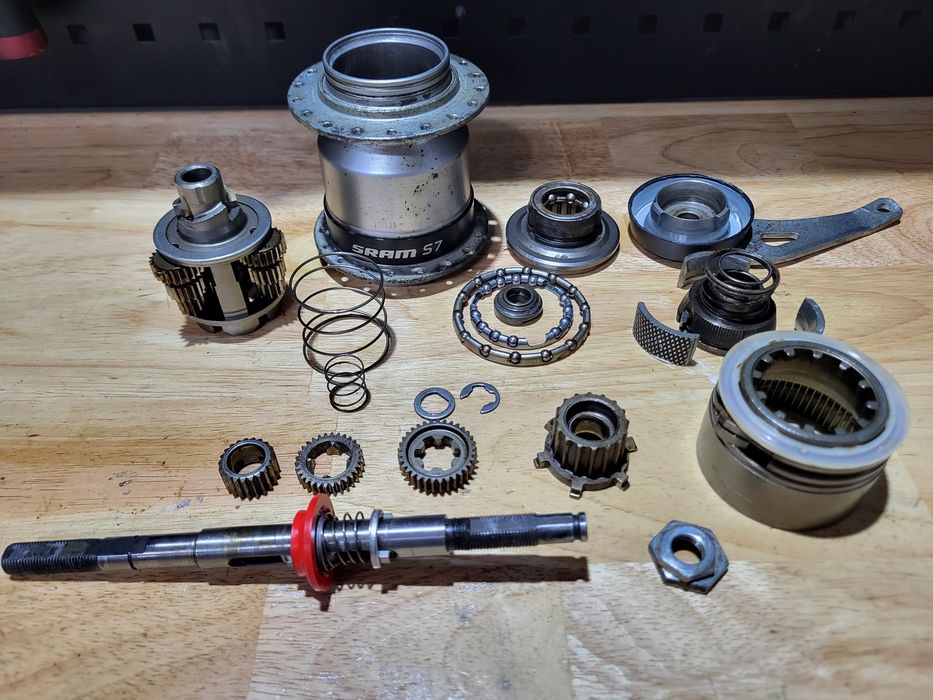 Oś piasty SRAM S 7