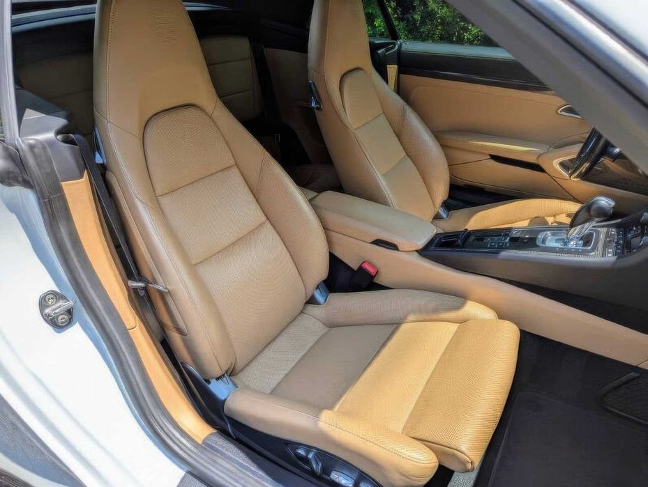 Porsche 911 Turbo S      2019