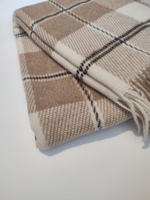 Koc pled wełniany 210 x 170 cm beżowy w kratkę