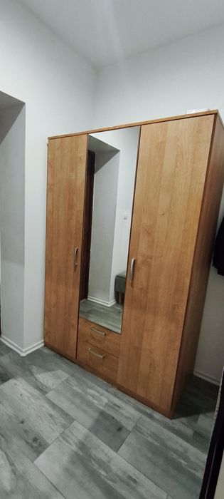 Duża szafa na ubrania , kurtki i buty. Okazja !!!